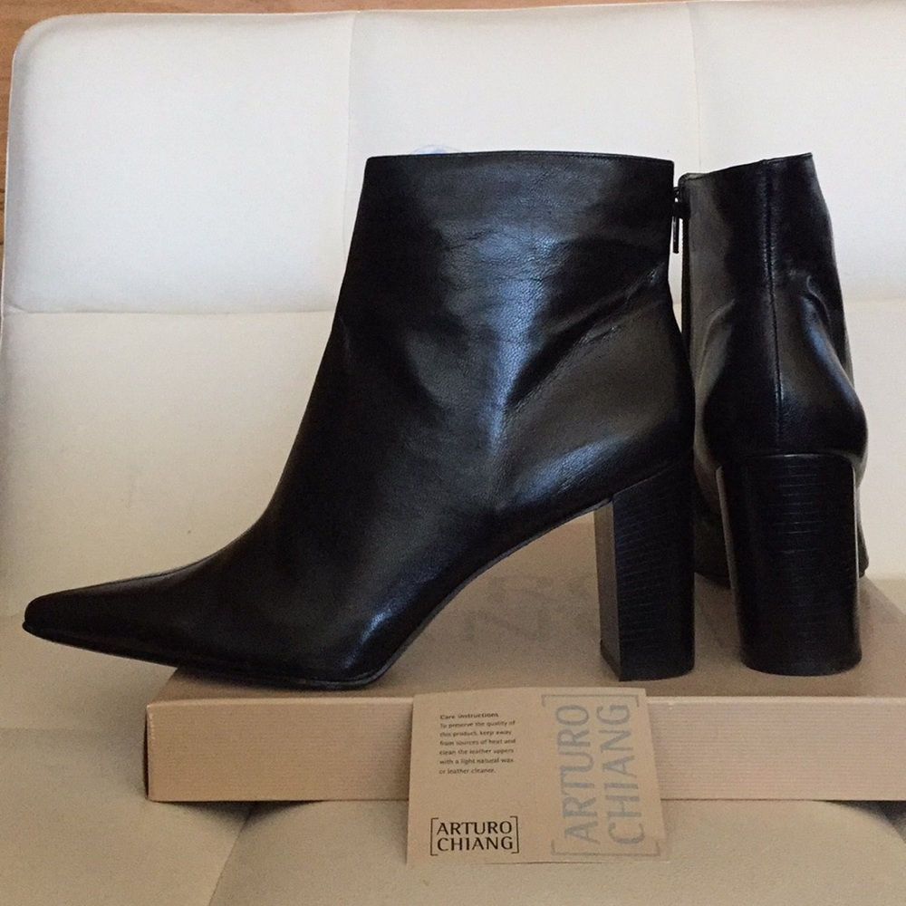 Arturo Chiang “NEW” Black Leather Ankle Boots